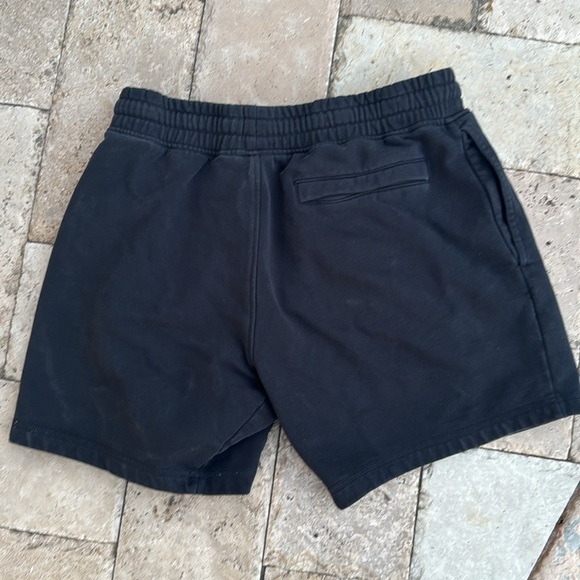 ๐ Gymshark Women's Trainning Fleece Shorts Black Medium ๐ - Picture 3 of 3